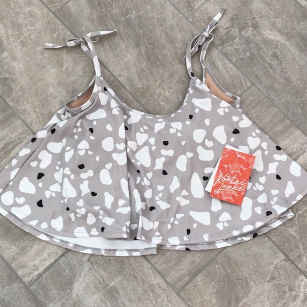 Kortni Jeane Medium Swing Top Tan Abstract NWT